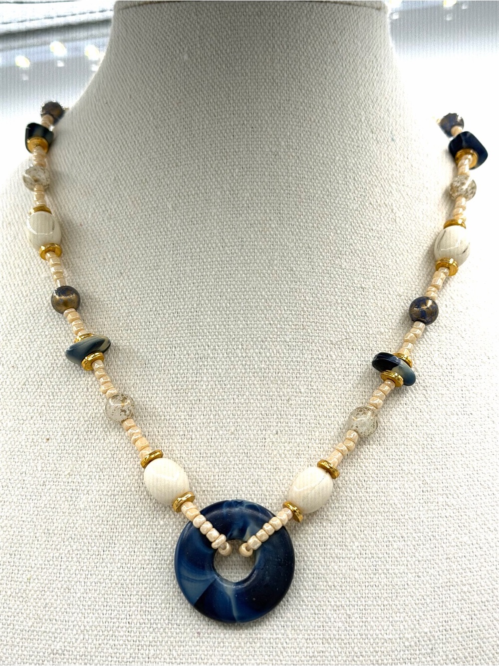 Vintage Retro 80s-90s Coastal Blue & Cream Glass Beaded Woman’s Necklace Jewelry